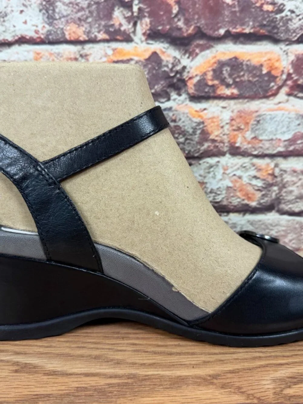 Dansko Leather Wedge Sandals Arielle Black Women's Sz 40 -9.5/10 Buckle Comfort